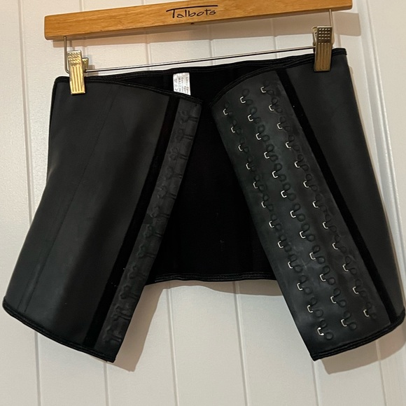 Latex waist shaper - Picture 5 of 5